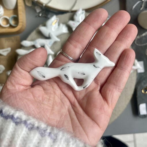 brož Liška s&nbsp;černými lístky